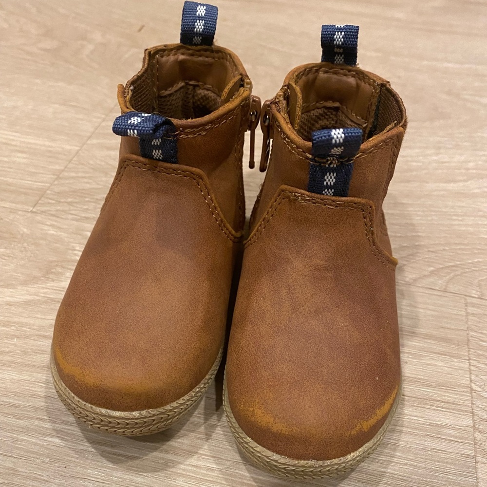 Boys size 5 Cat & Jack boots